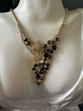 CHRISTINA COLLECTION Small Elegant Gold-Tone Blue Clear Crystal V-Shape Necklace